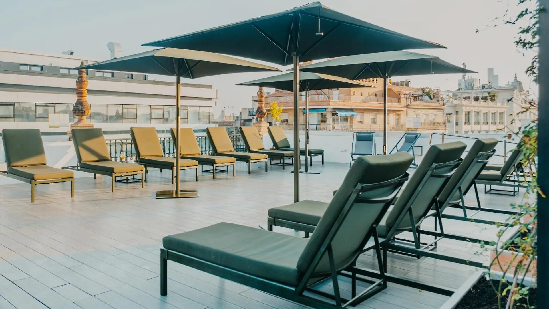 *** Aparthotel Aquitania Home Suites Siviglia Spagna