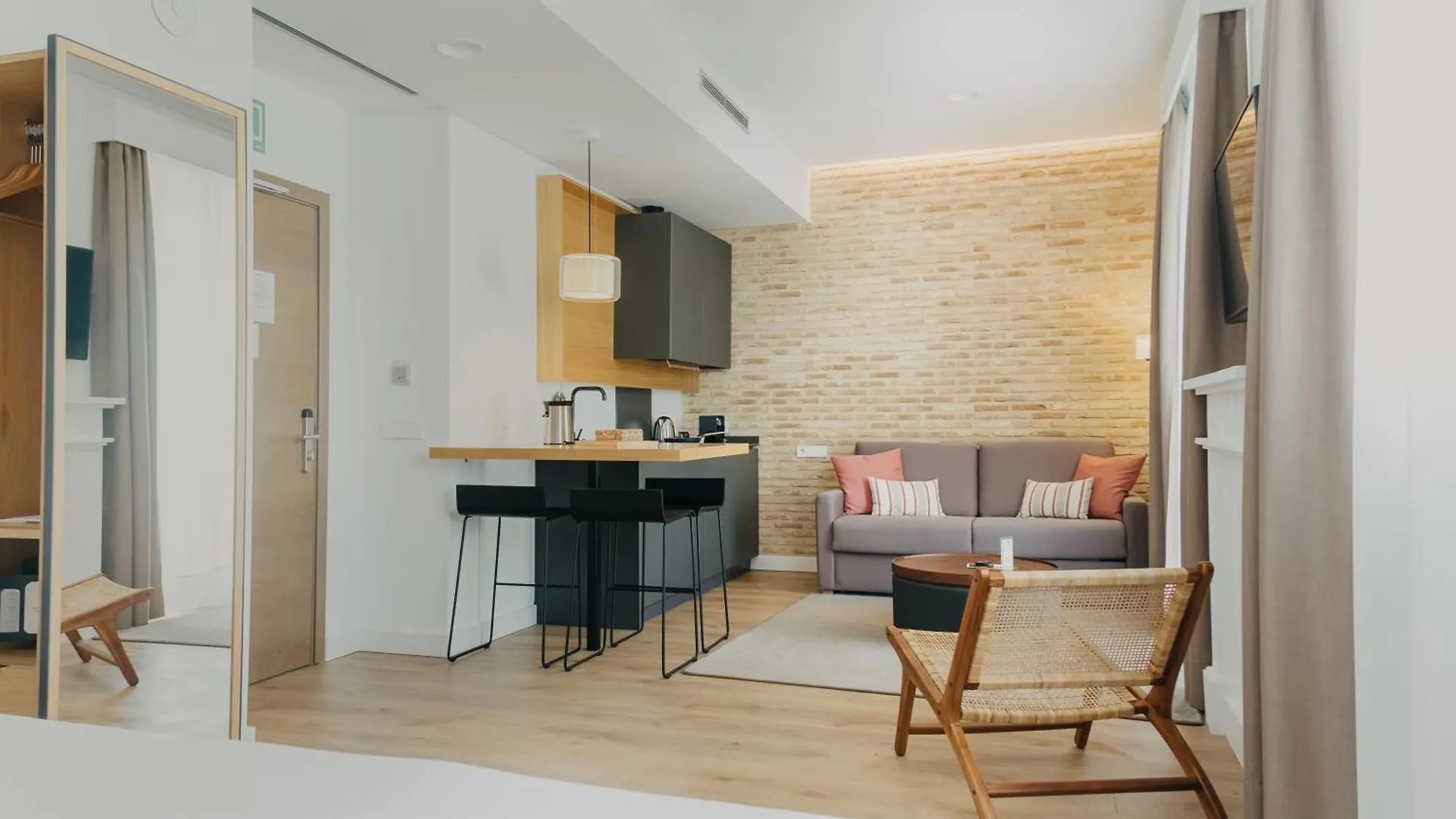 Apart-hotel Aquitania Home Suites Sevilha