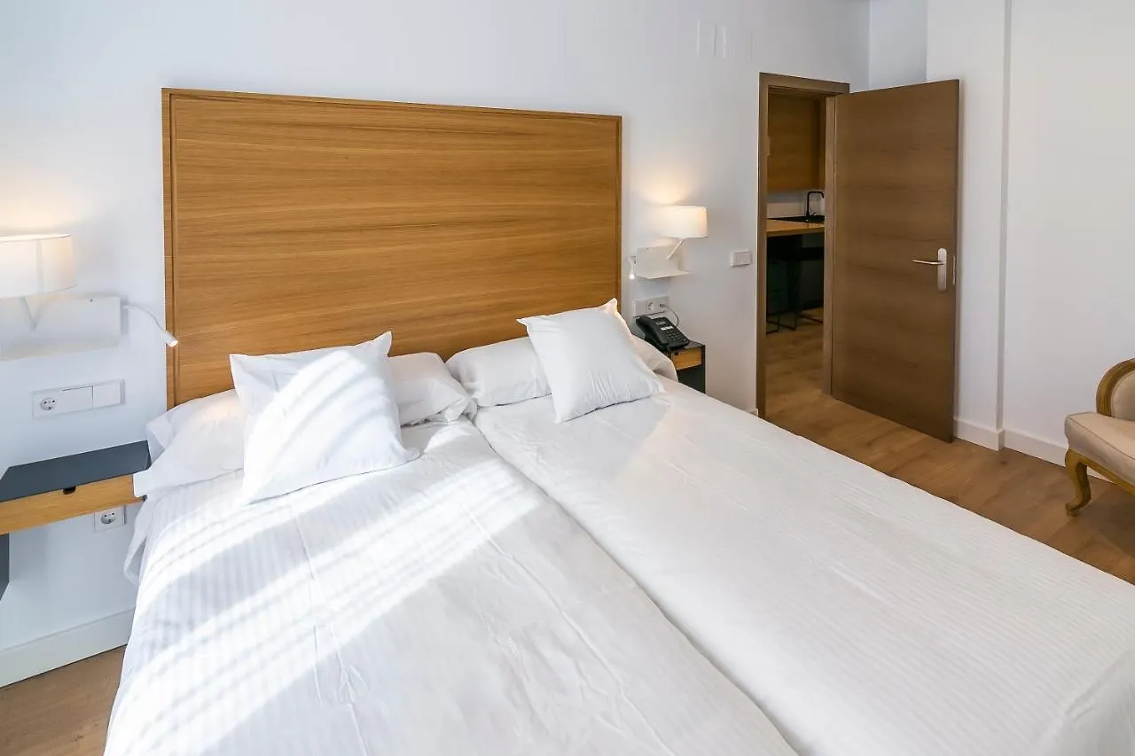 Aquitania Home Suites Sevilla Aparthotel