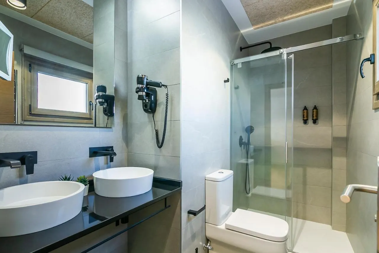 Aquitania Home Suites Sevilla 3*,