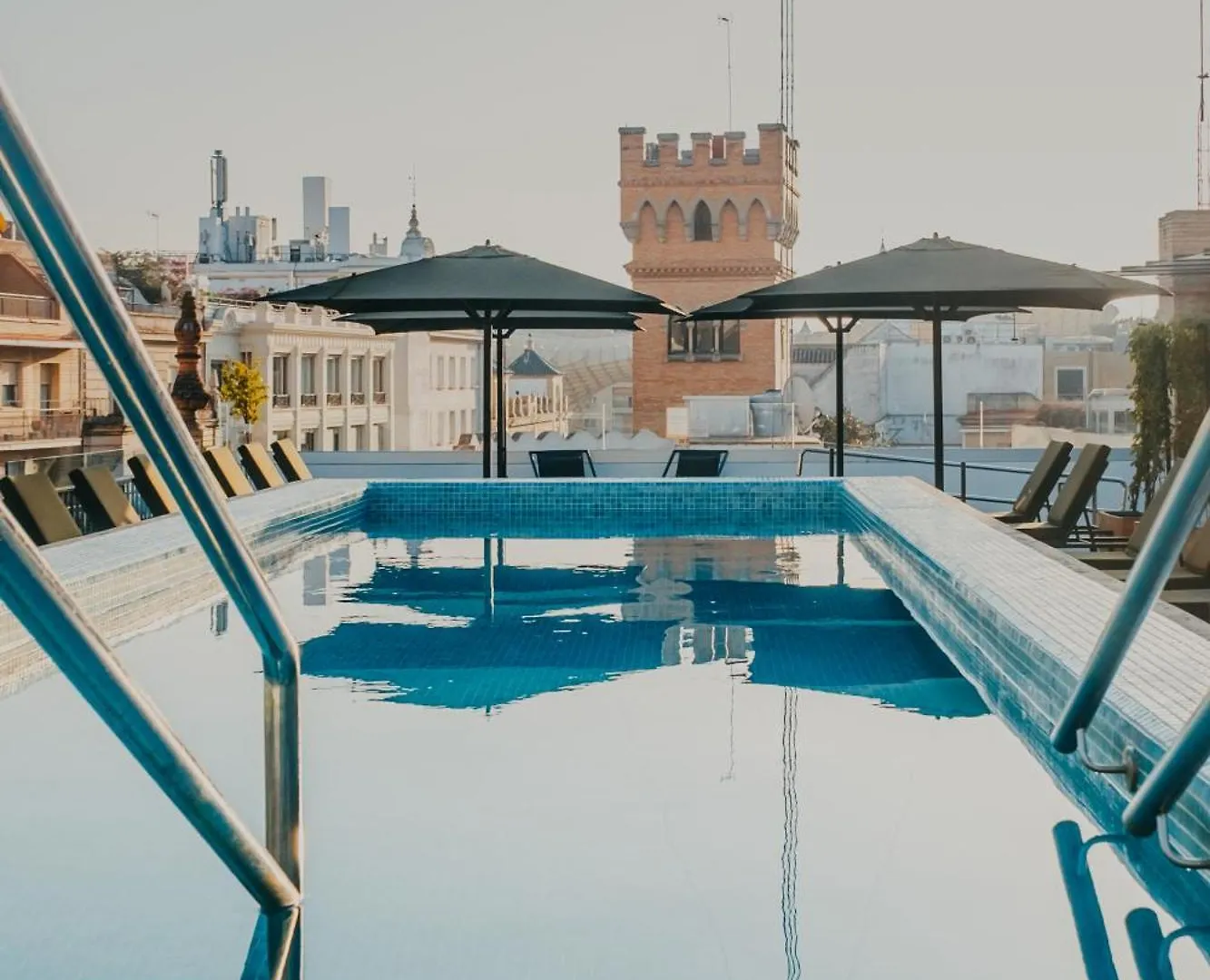 Aquitania Home Suites Sevilla