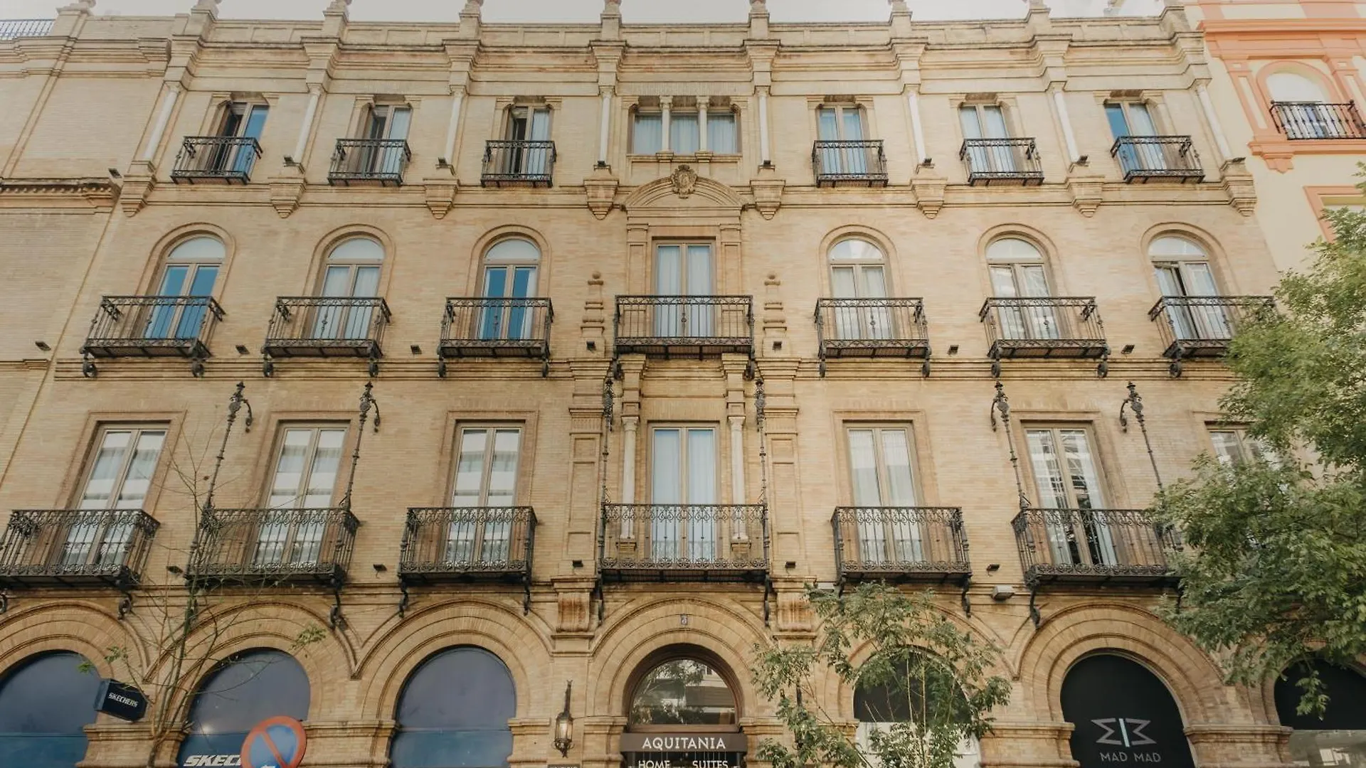 Aquitania Home Suites Sevilla 3*,