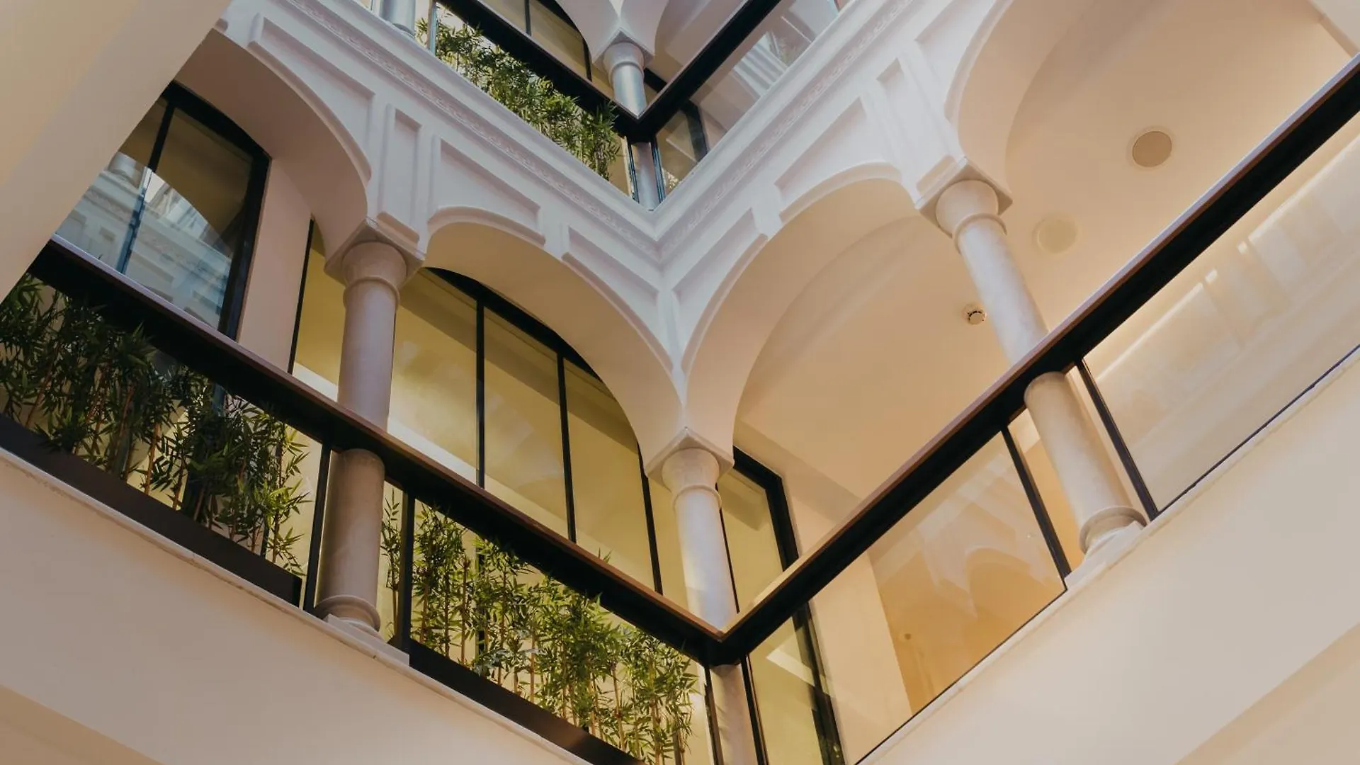 Aquitania Home Suites Seville Aparthotel