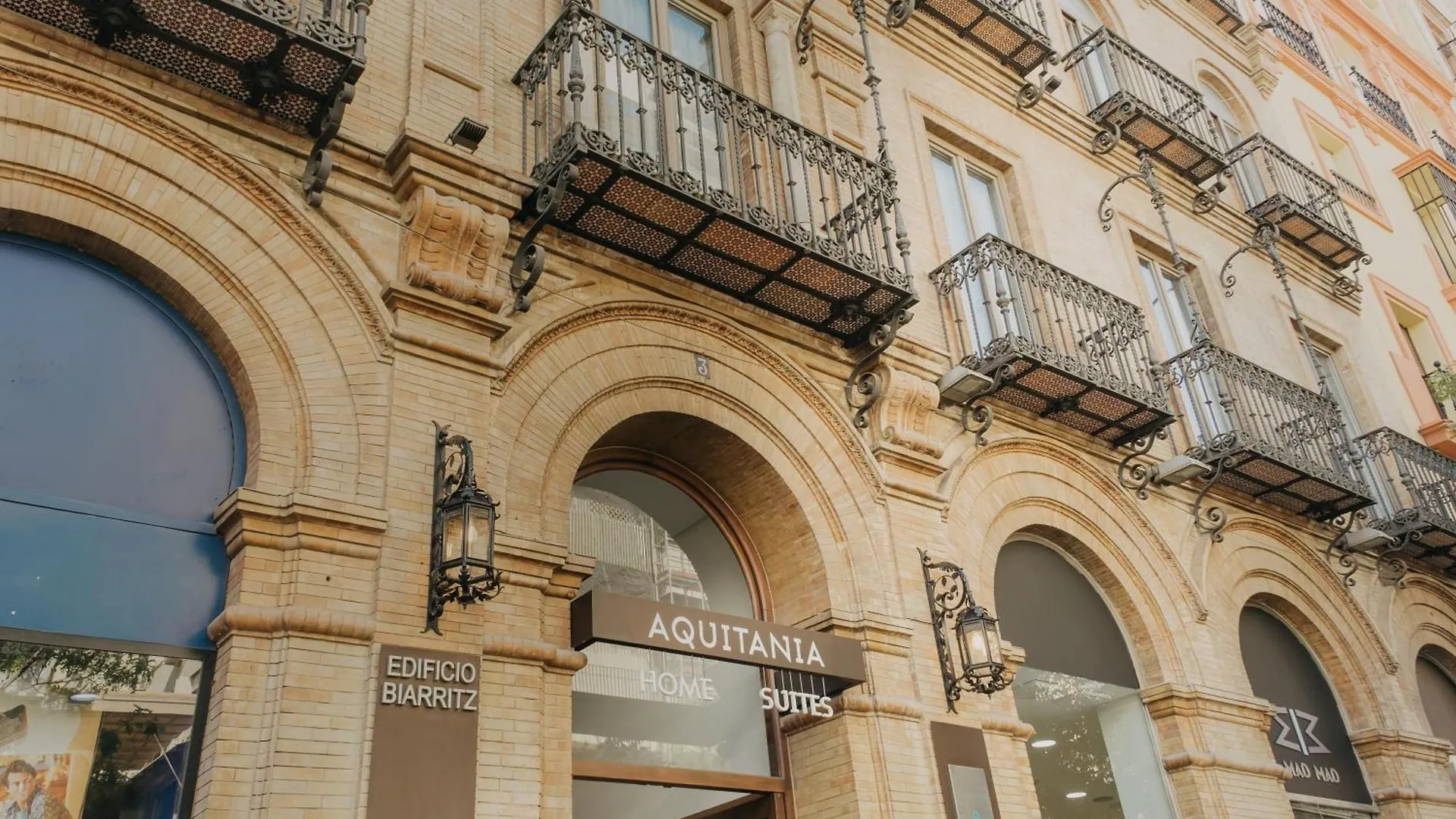 Aquitania Home Suites Sevilla